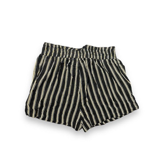 ✨ STRIPED PATTERN SHORTS✨ - Picture 3 of 5